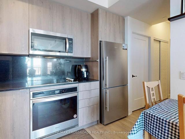 1035 - 5 Mabelle Ave, Condo with 2 bedrooms, 2 bathrooms and 1 parking in Toronto ON | Image 2