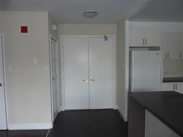 511 - 10 Shallmar Blvd, Condo with 3 bedrooms, 2 bathrooms and 1 parking in Toronto ON | Image 17