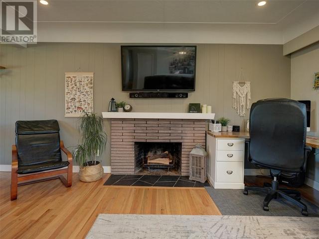 3240 Eldon Pl, House detached with 5 bedrooms, 2 bathrooms and 2 parking in Saanich BC | Image 10