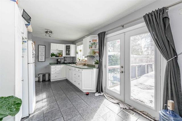 608 Woolwich St, House detached with 3 bedrooms, 2 bathrooms and 5 parking in Guelph ON | Image 2