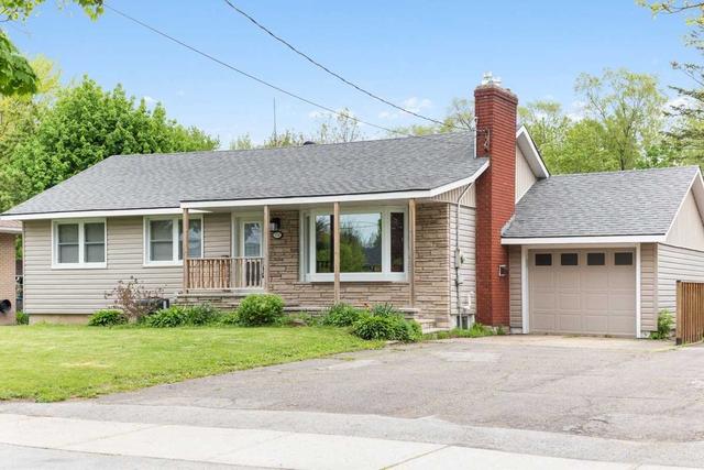 554 Geneva St, House detached with 3 bedrooms, 2 bathrooms and 5 parking in St. Catharines ON | Image 1