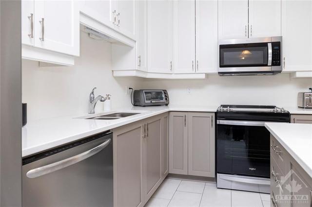 305 - 91 St Moritz Trail, Condo with 2 bedrooms, 1 bathrooms and 1 parking in Russell ON | Image 6