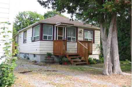 809 South Dr, House detached with 2 bedrooms, 1 bathrooms and 3 parking in Georgina ON | Image 1
