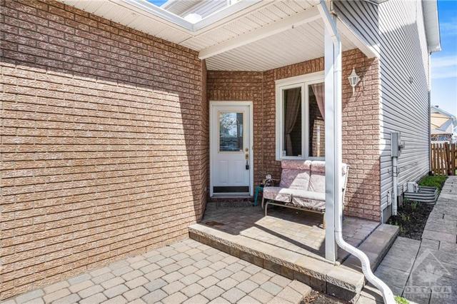 2182 Cecile Crescent, House detached with 3 bedrooms, 3 bathrooms and 6 parking in Clarence Rockland ON | Image 2