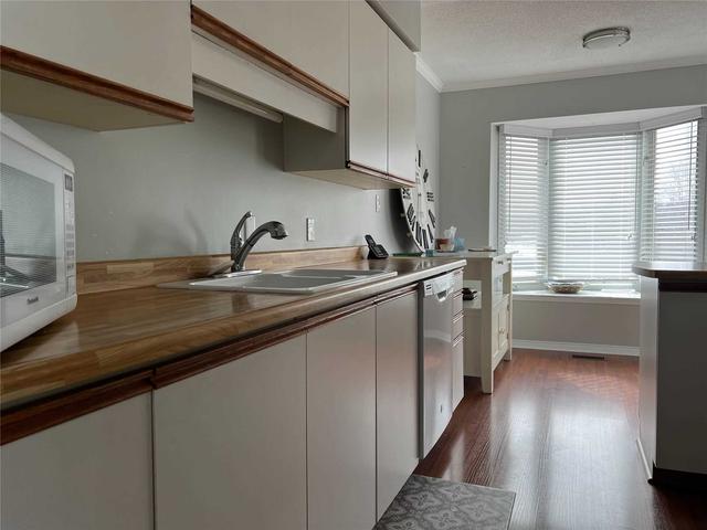 1099 Clonsilla Ave, Condo with 2 bedrooms, 2 bathrooms and 1 parking in Peterborough ON | Image 4
