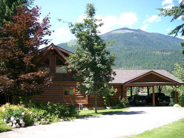 7459 Mauriello Road, House detached with 4 bedrooms, 3 bathrooms and 2 parking in Central Kootenay E BC | Card Image
