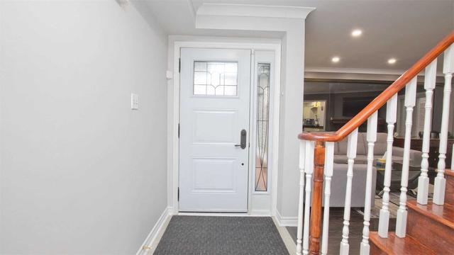 146 Moffatt Ave, House detached with 3 bedrooms, 4 bathrooms and 6 parking in Brampton ON | Image 35