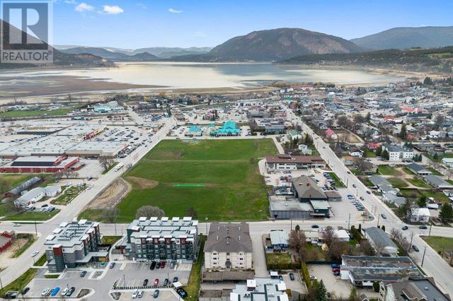 302 - 160 5 Avenue Sw, Condo with 2 bedrooms, 2 bathrooms and 1 parking in Salmon Arm BC | Image 1