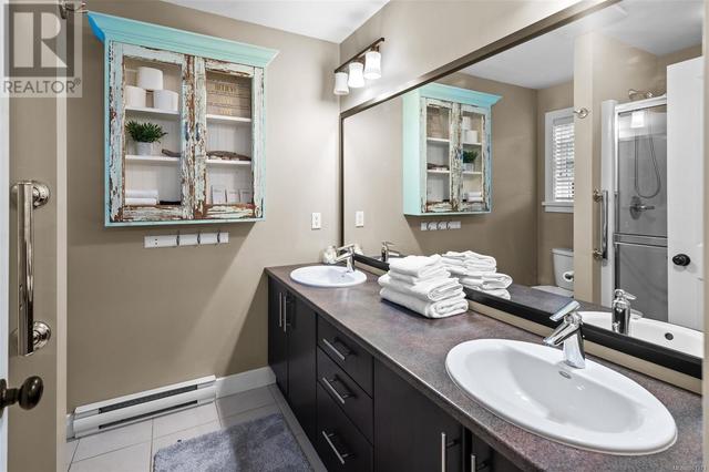 Double sink and walk in shower in the ensuite | Image 14