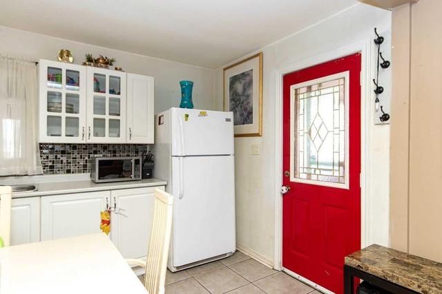 283 Adair Ave N, House detached with 3 bedrooms, 2 bathrooms and 4 parking in Hamilton ON | Image 2