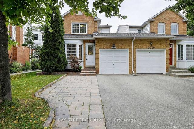 2031 Glenada Cres, House attached with 3 bedrooms, 4 bathrooms and 3 parking in Oakville ON | Image 1