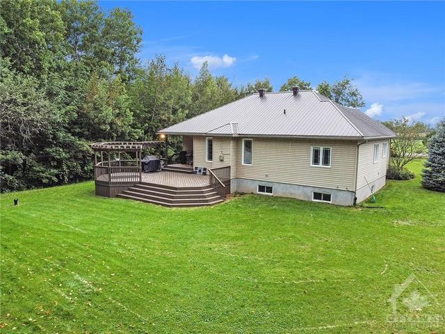 14894 Concession 10 11 Road, House detached with 3 bedrooms, 2 bathrooms and 10 parking in North Stormont ON | Image 21