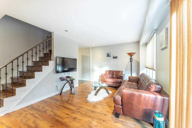 16 - 16 Foster Cres, Townhouse with 3 bedrooms, 3 bathrooms and 2 parking in Brampton ON | Image 37