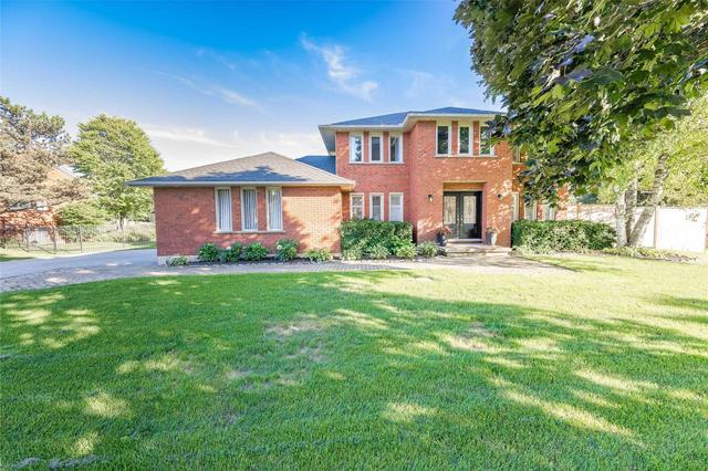 10 Cornelia Crt, House detached with 3 bedrooms, 3 bathrooms and 12 parking in Hamilton ON | Image 1