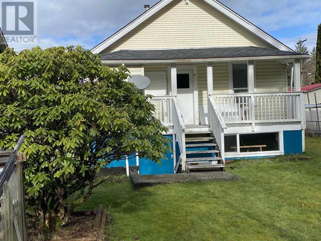 534 E 11th Avenue, House detached with 2 bedrooms, 1 bathrooms and null parking in Prince Rupert BC | Image 2