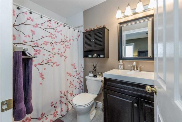 14 Heritage Crt, House semidetached with 3 bedrooms, 3 bathrooms and 3 parking in Barrie ON | Image 7