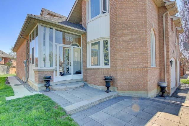 99 Shaftsbury Ave, House detached with 4 bedrooms, 3 bathrooms and 6 parking in Richmond Hill ON | Image 3