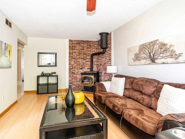 2 Parker Cres, Townhouse with 3 bedrooms, 2 bathrooms and 2 parking in Ajax ON | Image 13