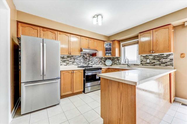 122 Guinevere Rd, House semidetached with 3 bedrooms, 4 bathrooms and 3 parking in Markham ON | Image 2