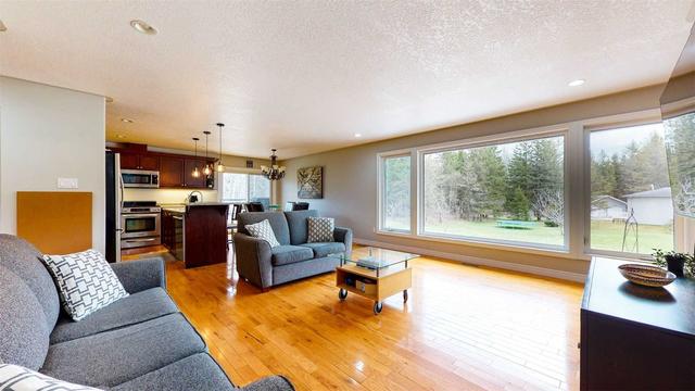 521 Scarlett Line, House detached with 3 bedrooms, 2 bathrooms and 11 parking in Oro Medonte ON | Image 3