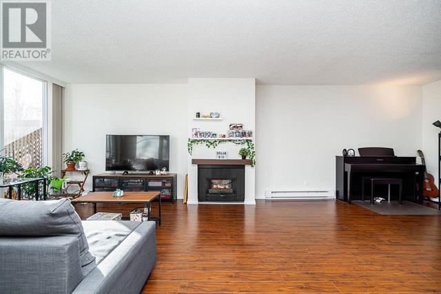 3913 Pender Street, House attached with 2 bedrooms, 2 bathrooms and 1 parking in Burnaby BC | Image 4