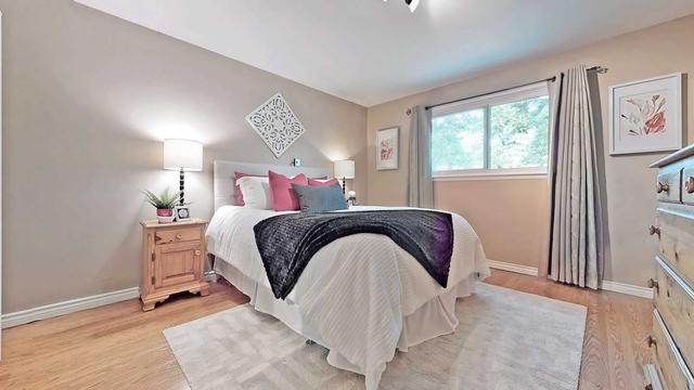 50 Porterfield Cres, Townhouse with 3 bedrooms, 2 bathrooms and 2 parking in Markham ON | Image 5
