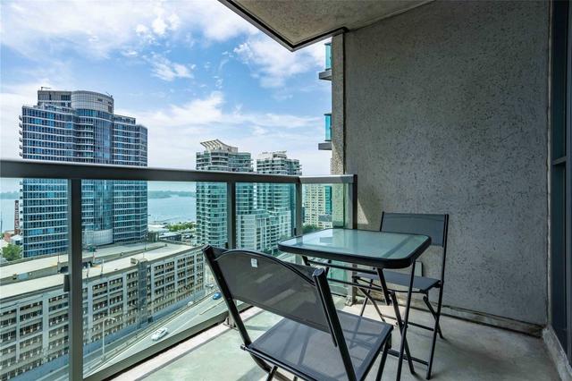 2010 - 19 Grand Trunk Cres, Condo with 2 bedrooms, 2 bathrooms and 1 parking in Toronto ON | Image 25