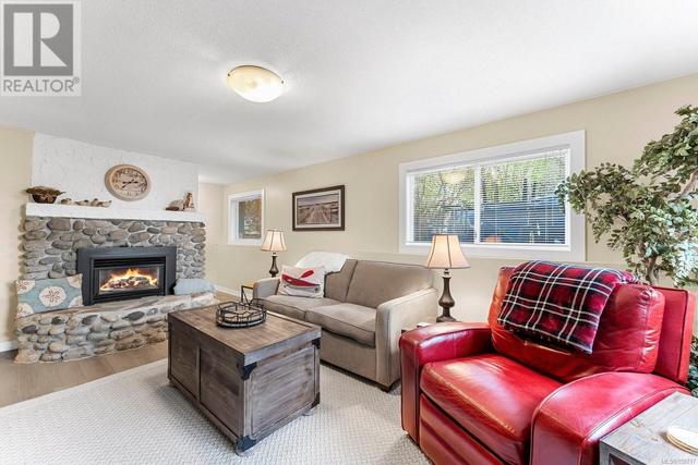 4935 Cordova Bay Rd, House detached with 6 bedrooms, 4 bathrooms and 6 parking in Saanich BC | Image 30