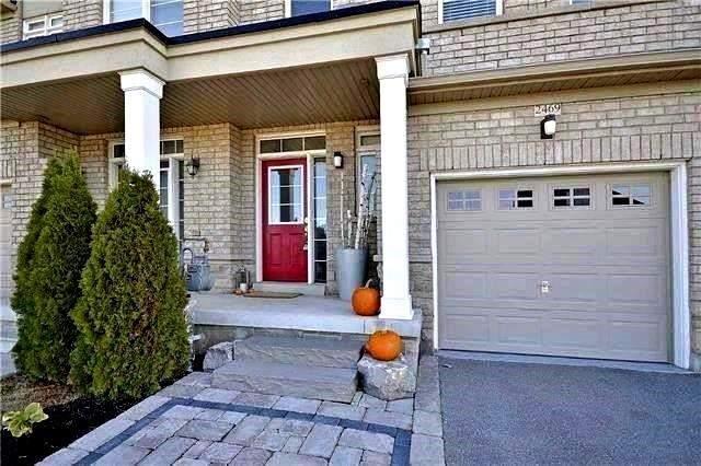 2469 Grand Oak Tr, House attached with 3 bedrooms, 4 bathrooms and 2 parking in Oakville ON | Image 2