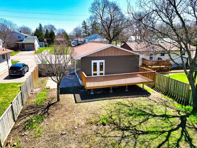 382 Mary St, House detached with 3 bedrooms, 2 bathrooms and 2 parking in Orillia ON | Image 12