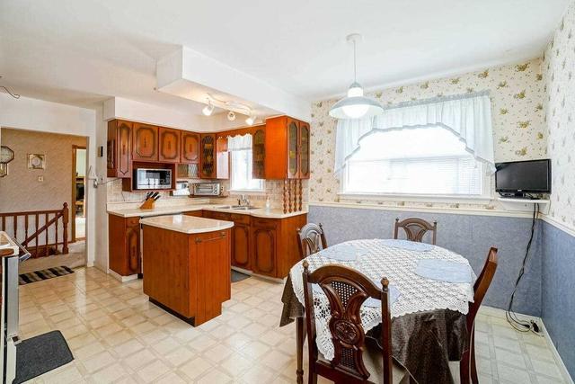 58 Addington Cres, House detached with 3 bedrooms, 2 bathrooms and 3 parking in Brampton ON | Image 4