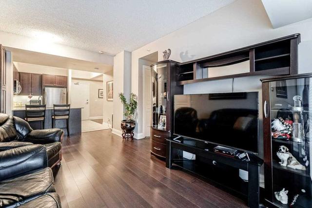 207 - 8302 Islington Ave, Condo with 2 bedrooms, 2 bathrooms and 1 parking in Vaughan ON | Image 3