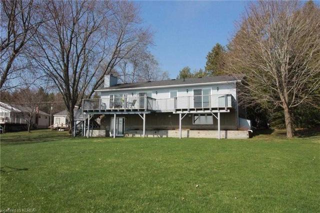 62 Betty's Bay Rd, House detached with 2 bedrooms, 2 bathrooms and 5 parking in Kawartha Lakes ON | Image 1