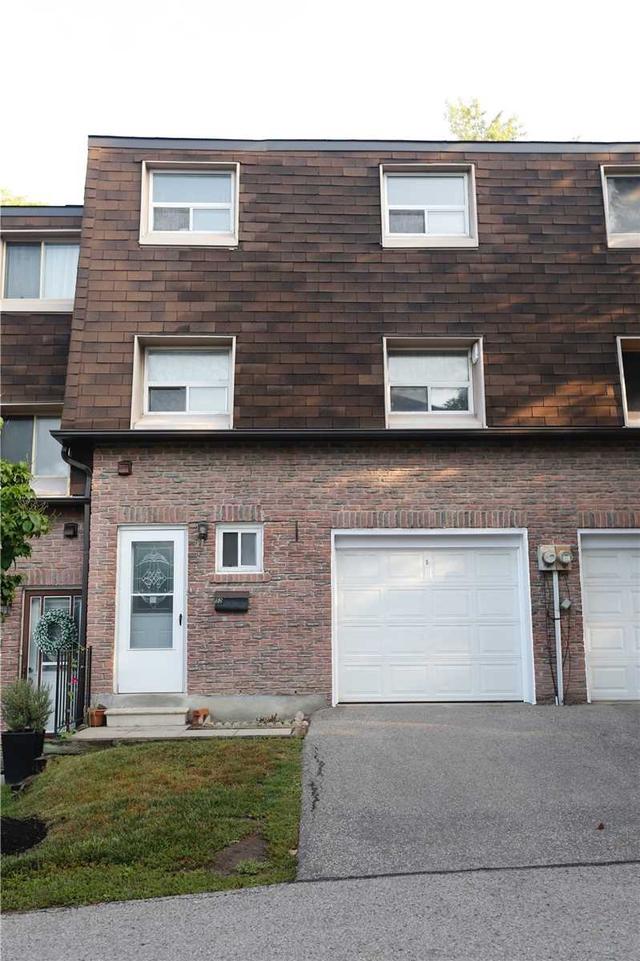 52 Rock Mossway Way, Townhouse with 3 bedrooms, 2 bathrooms and 2 parking in Toronto ON | Image 1