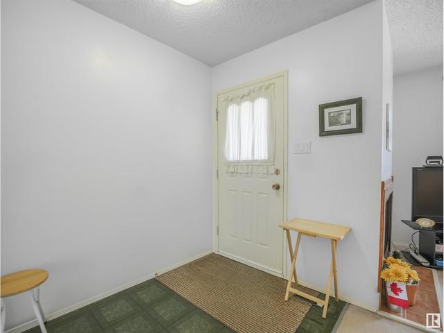 1052 106 St Nw, House attached with 3 bedrooms, 1 bathrooms and 2 parking in Edmonton AB | Image 3