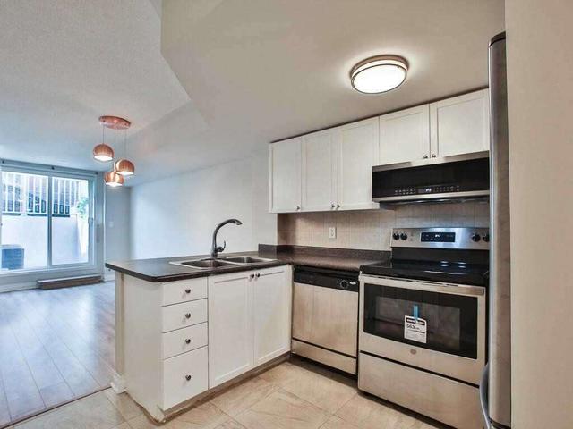 2 - 10 Turntable Cres, Townhouse with 3 bedrooms, 2 bathrooms and 1 parking in Toronto ON | Image 34