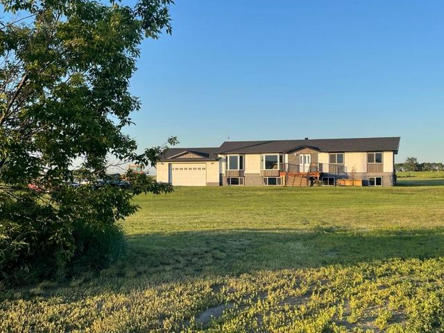 260029 Range Road 251, House detached with 3 bedrooms, 2 bathrooms and 10 parking in Wheatland County AB | Image 9