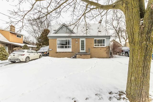 32 Meyer Dr, House detached with 4 bedrooms, 2 bathrooms and 6 parking in Guelph ON | Image 1
