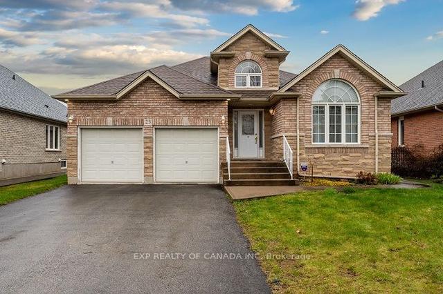 23 Tunbridge Cres, House detached with 2 bedrooms, 3 bathrooms and 6 parking in Grimsby ON | Image 1