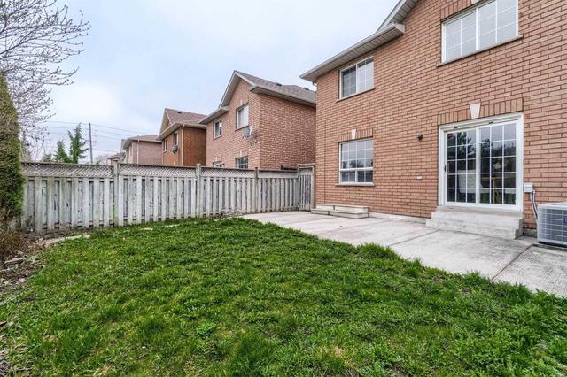11 Springtown Tr, House detached with 4 bedrooms, 4 bathrooms and 6 parking in Brampton ON | Image 25