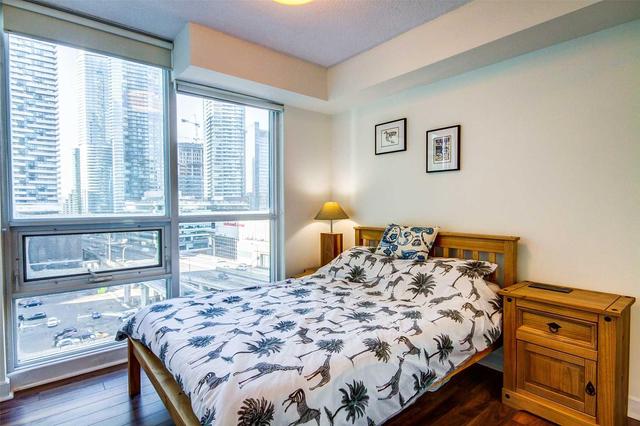 1210 - 18 Harbour St, Condo with 2 bedrooms, 2 bathrooms and 1 parking in Toronto ON | Image 14
