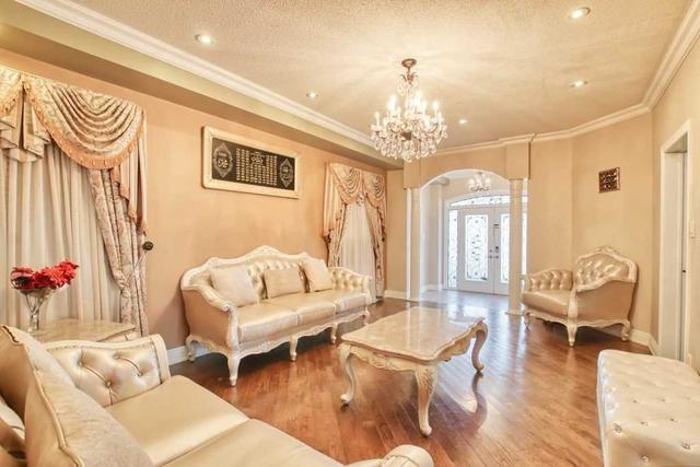 628 Twain Ave, House detached with 4 bedrooms, 5 bathrooms and 6 parking in Mississauga ON | Image 23