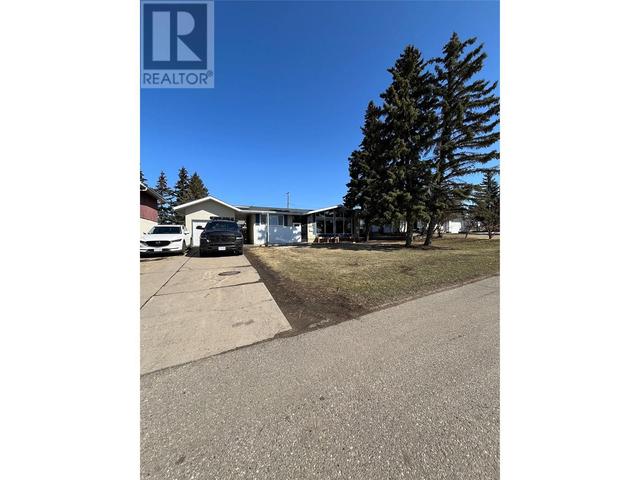 1904 90 Avenue, House detached with 3 bedrooms, 1 bathrooms and 4 parking in Dawson Creek BC | Image 4
