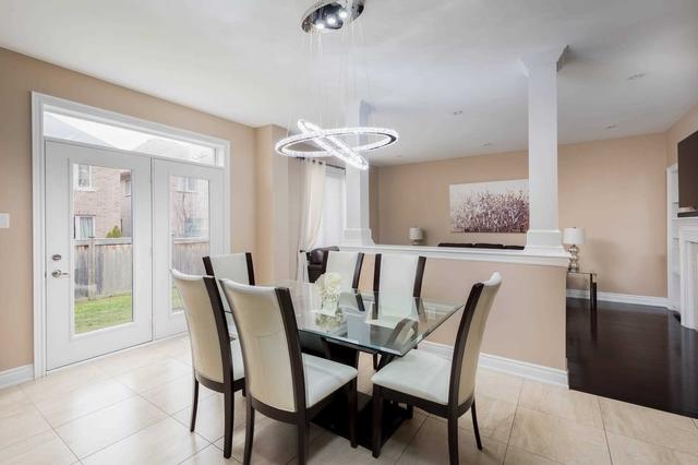 125 Wardlaw Pl, House detached with 4 bedrooms, 4 bathrooms and 6 parking in Vaughan ON | Image 2