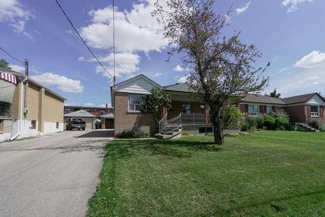 15 Wickford Dr, House detached with 3 bedrooms, 2 bathrooms and 4 parking in Toronto ON | Image 2
