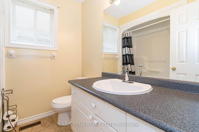 2 Wallwins Way, House detached with 2 bedrooms, 1 bathrooms and 6 parking in Barrie ON | Image 9