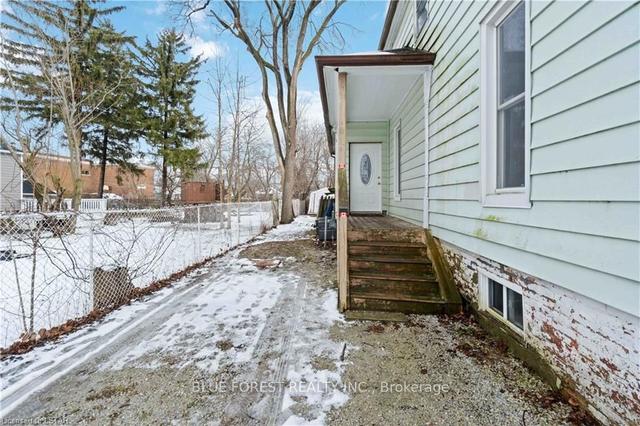 278 Emma St, House detached with 6 bedrooms, 2 bathrooms and 6 parking in Sarnia ON | Image 30
