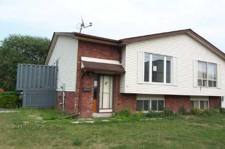 921 Glen St, House semidetached with 1 bedrooms, 2 bathrooms and 3 parking in Oshawa ON | Image 1