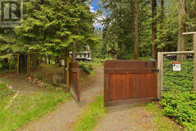 1385 Campbell Rd, House detached with 4 bedrooms, 2 bathrooms and 6 parking in Cowichan Valley B BC | Card Image