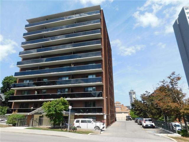 803 - 81 Charlton Avenue E, Condo with 2 bedrooms, 1 bathrooms and null parking in Hamilton ON | Image 3